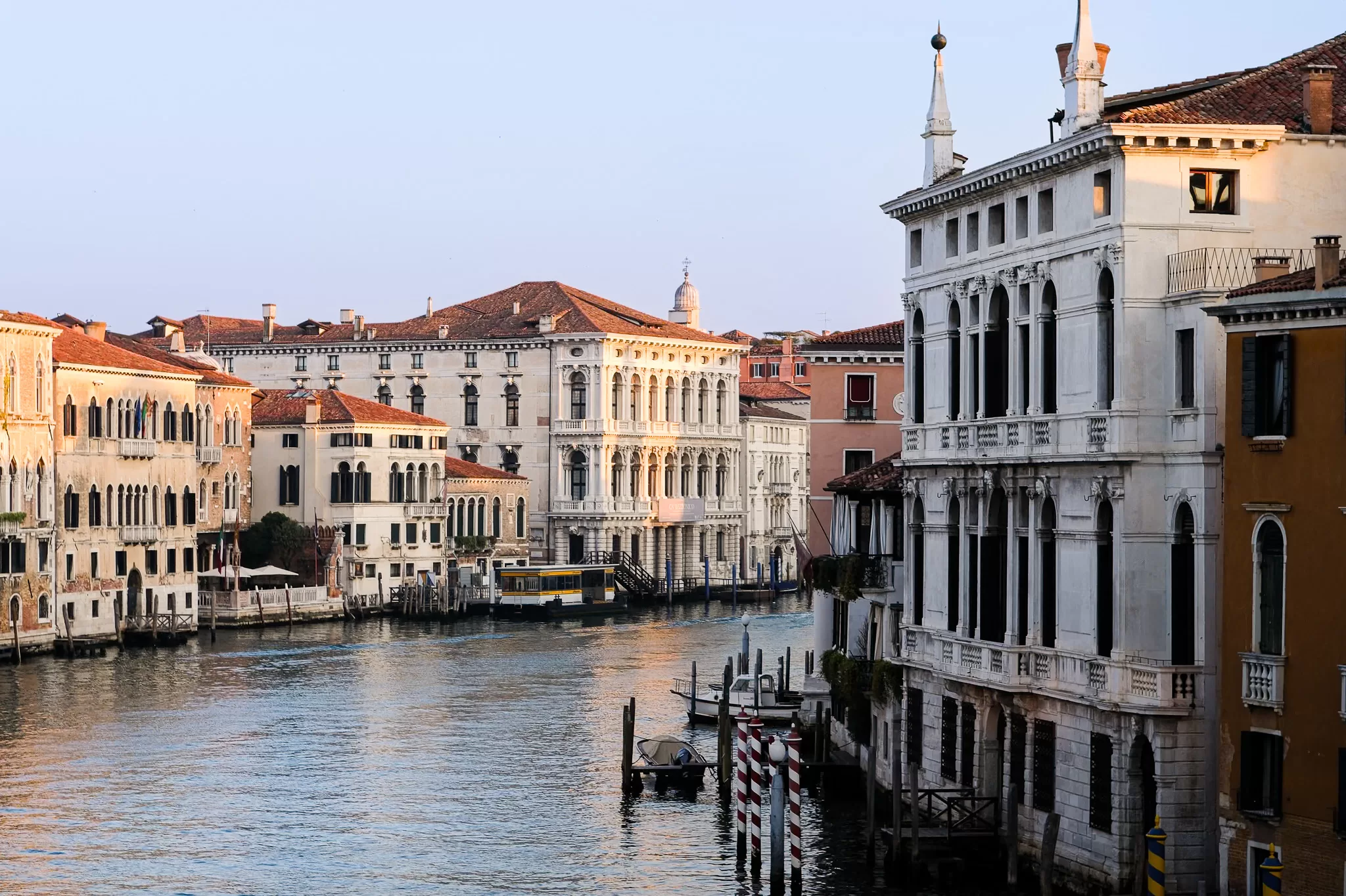 Sunset view of the Grand Canal in Venice near Violino D’Oro boutique hotel